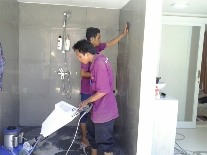 Jasa bersih-bersih kamar mandi di Bali