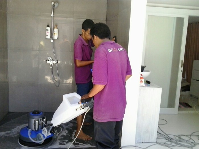 Jasa bersih-bersih kamar mandi di Bali